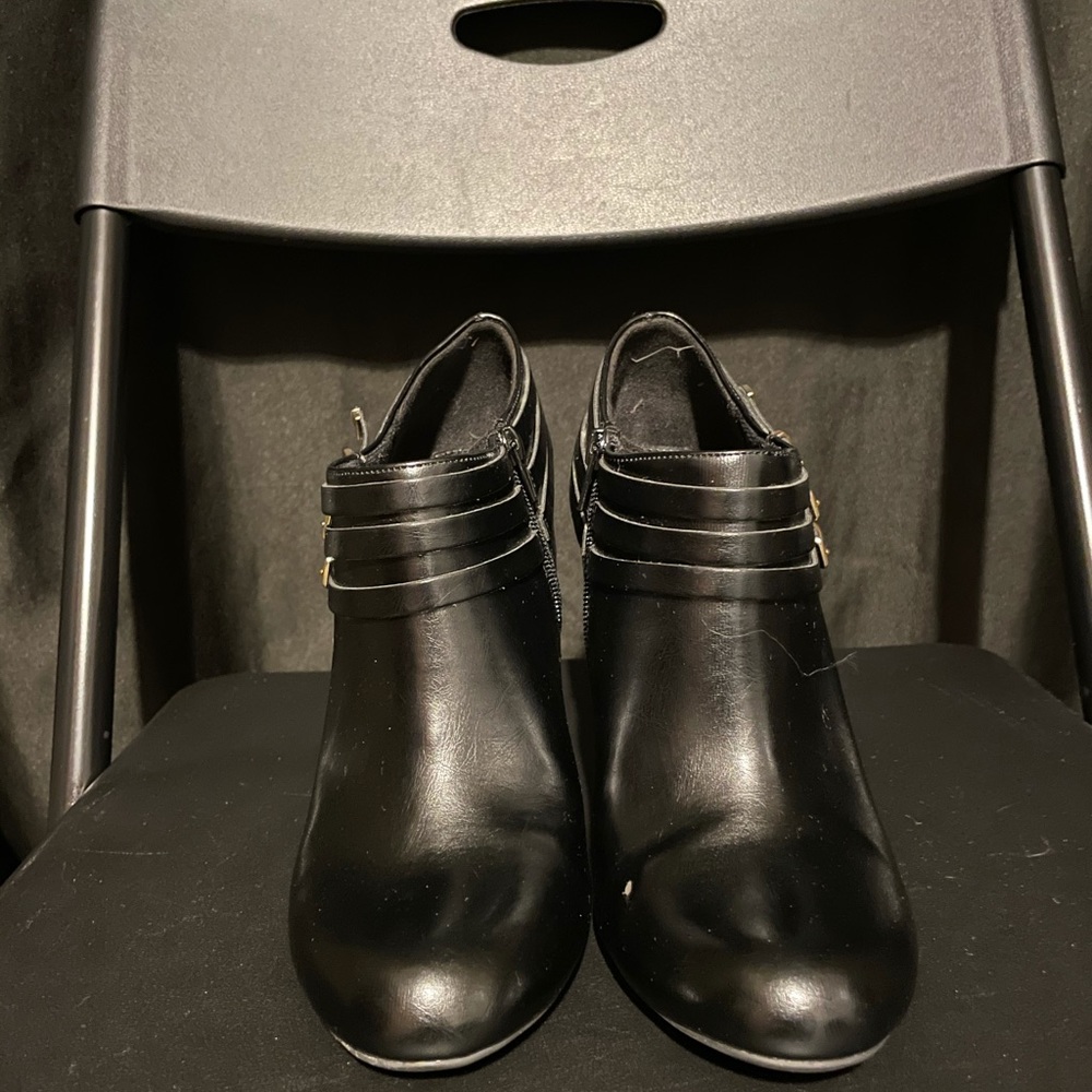 Fioni clothing black ankle booties